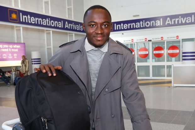anthony-kofi-annan-at-airport